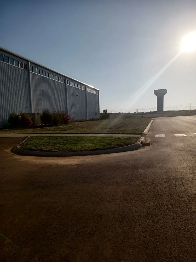 Expert landscaping services for homes in Hopkinsville, KY by Summers Customs Lawn and More