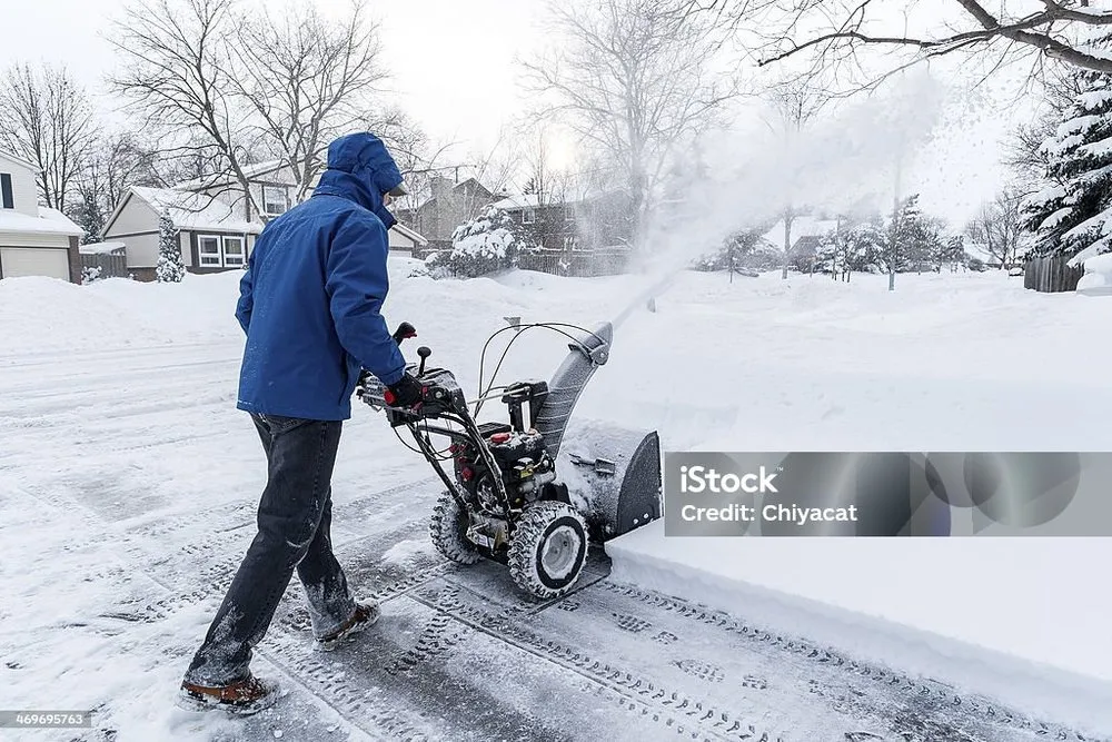 Reliable yard maintenance experts serving Grandview, MO - Summers lawn care & snow removal