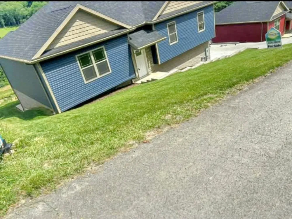 Top-rated lawn mowing service experts serving White Hall, WV - Summers Mowing