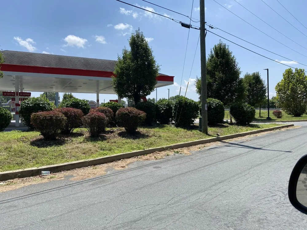 Professional garden landscaping experts serving Denton, MD - Summertime Lawn Care