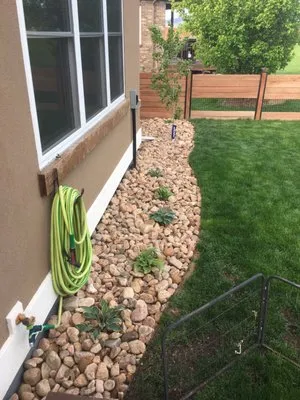 Summit Hauling & Services Logo