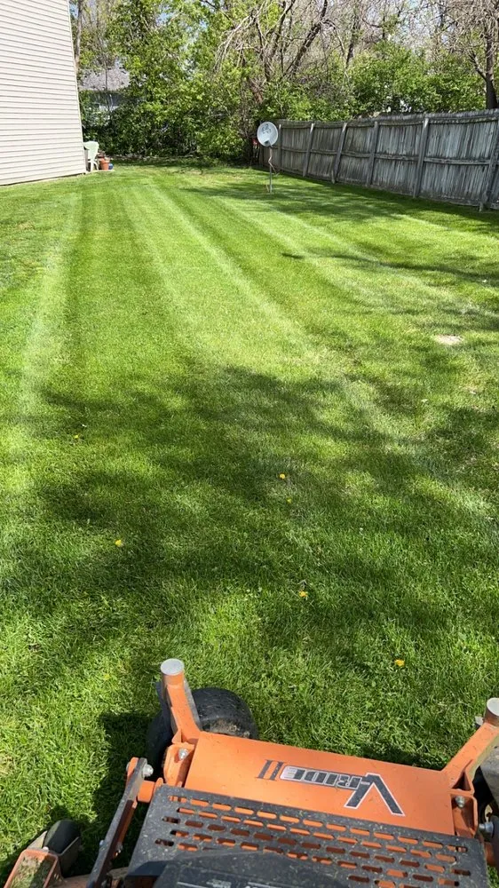 Local landscaping services experts serving Holts Summit, MO - Summit lawn care services