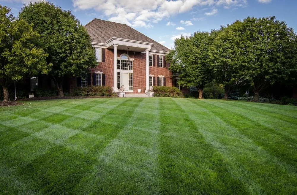 Professional lawn mowing service experts serving Lincoln, NE - Summit Lawns