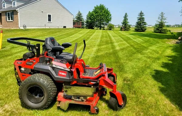 Summit Outdoor Management Logo