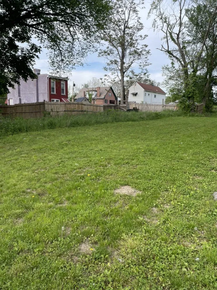 Reliable lawn mowing service in Pittsburgh, PA by Sumpter & Garrett