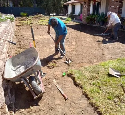 Sun City Yard Men Logo