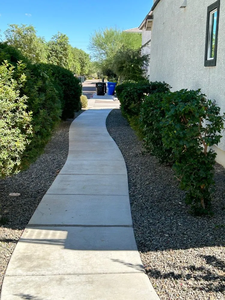 Reliable yard maintenance in Phoenix, AZ - Sun Country Landscape