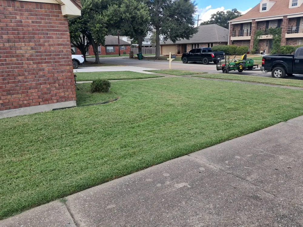 Local landscaping services with custom design in Gretna, LA by Sun Flower Lawncare