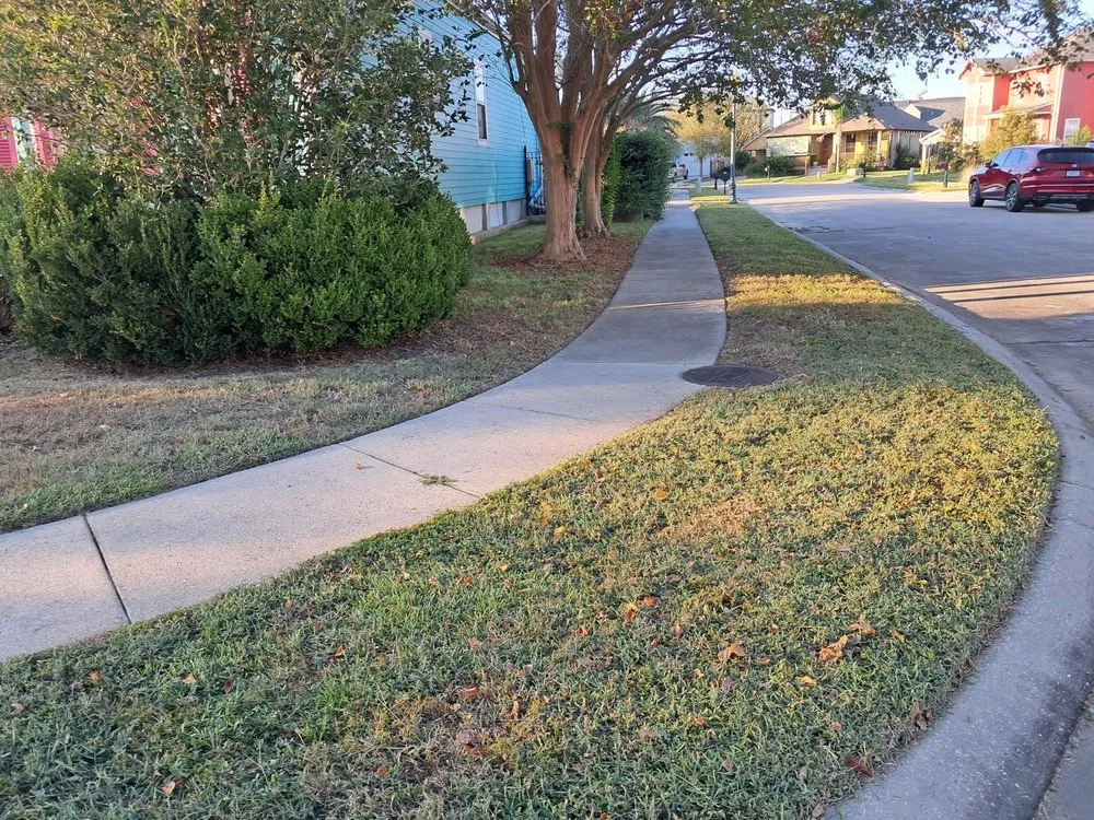 Top-rated yard cleanup service for residential properties across Gretna, LA - Sun Flower Lawncare