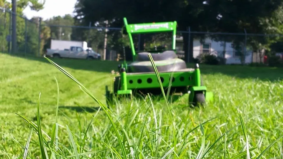 Trusted lawn mowing service experts serving Gainesville, FL - Sun Power Lawn Care