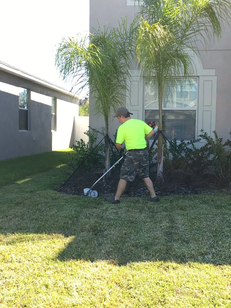 Professional lawn mowing service experts serving Ruskin, FL - Sun Serv Lawn and Landscape