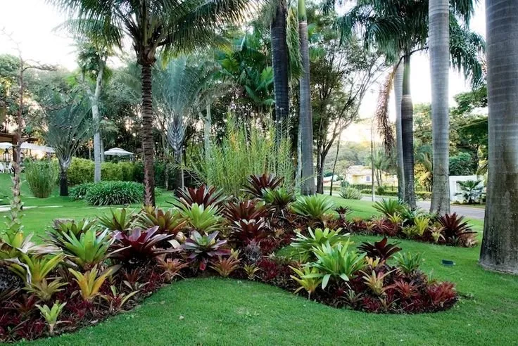 Custom lawn care service with custom design in Parrish, FL by Sun State Landscape Management
