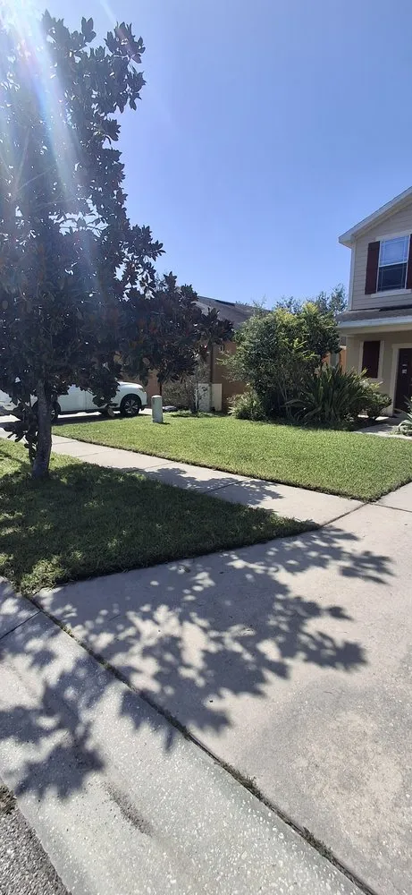 Affordable yard maintenance for beautiful yards across Riverview, FL - Sun State Lawn Services