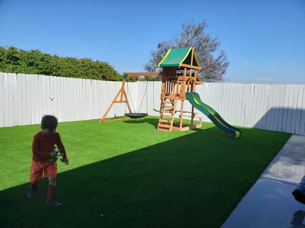 Top-rated lawn mowing service in Las Vegas, NV by Sun Turf