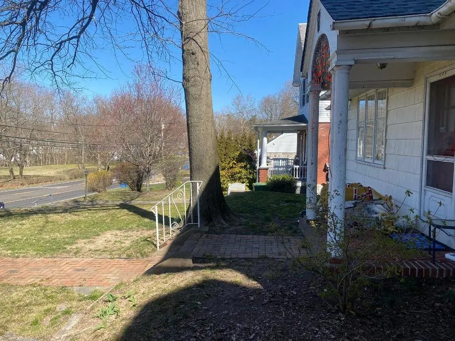 Professional yard cleanup service in Wayne, PA by Sun USA Landscaping