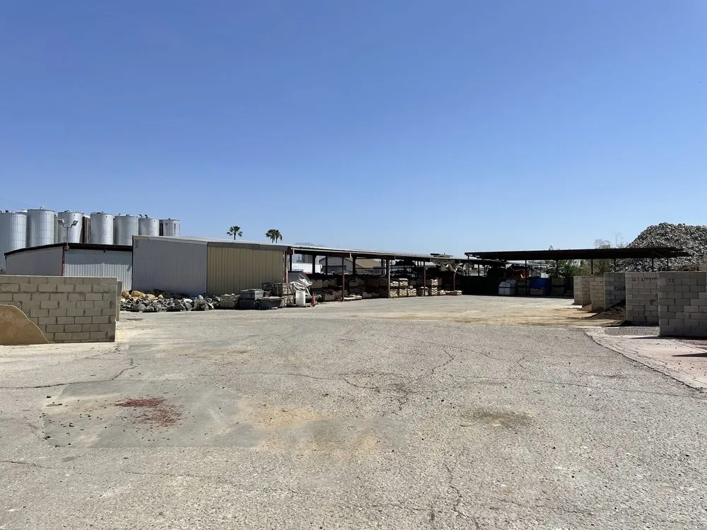 Trusted outdoor landscaping in Irwindale, CA - Sunburst Decorative Rock