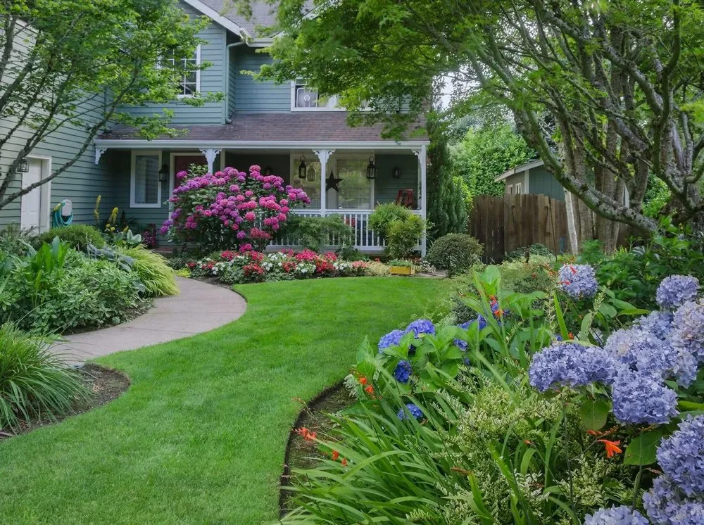 Custom yard cleanup service experts serving Mundelein, IL - Suncity Landscaping