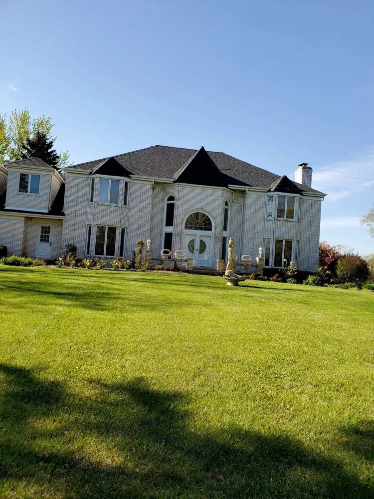 Professional garden landscaping in Mundelein, IL by Suncity Landscaping