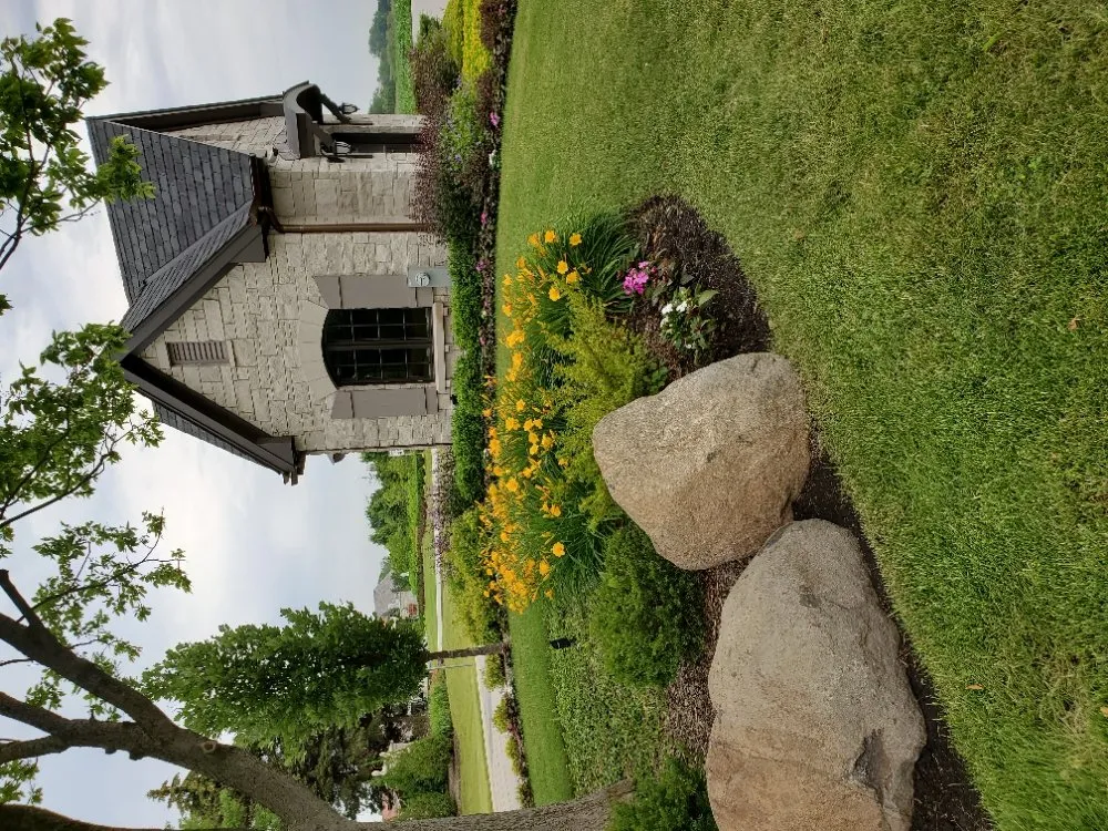 Trusted yard maintenance experts serving Mundelein, IL - Suncity Landscaping