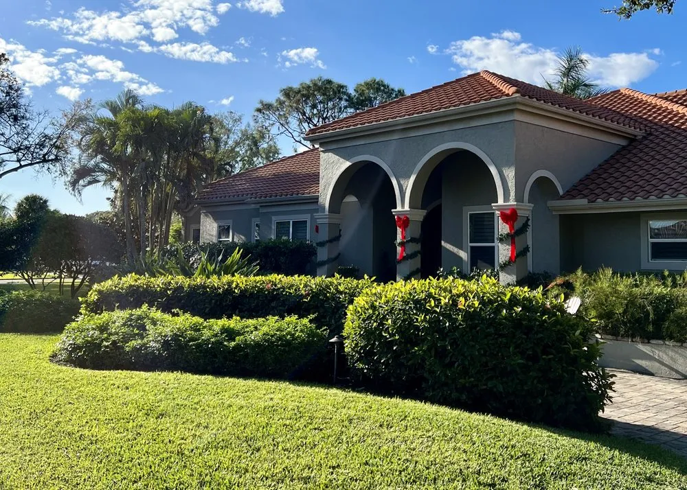 Custom yard maintenance in Naples, FL by Suncity Lawn