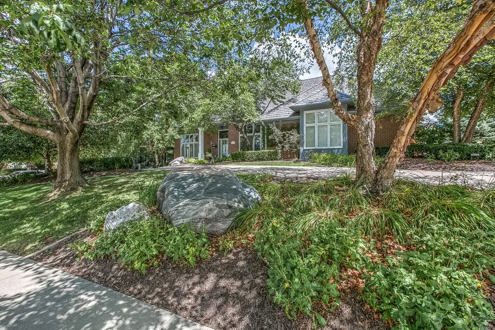 Reliable lawn mowing service in Omaha, NE by SunCo