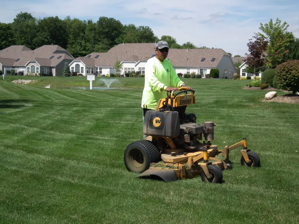 Trusted lawn mowing service experts serving Peninsula, OH - Suncrest