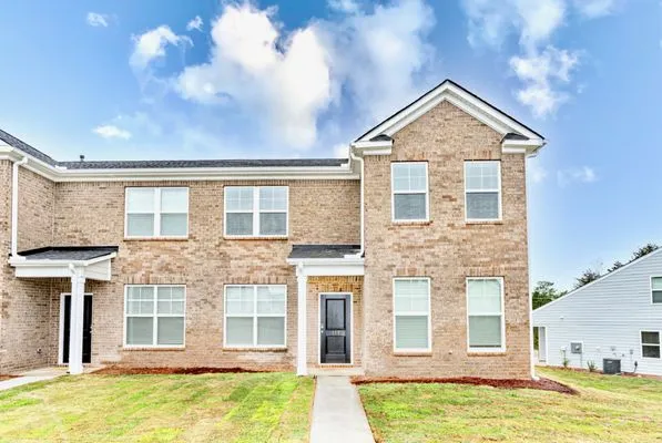 Sunhippie Lawn Care Logo