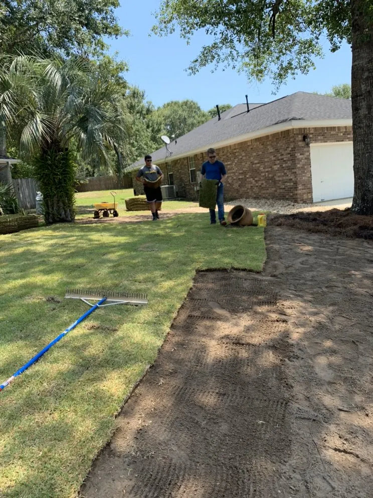 Professional yard maintenance in Gulf Breeze, FL by Sunny Dayz Lawn Care