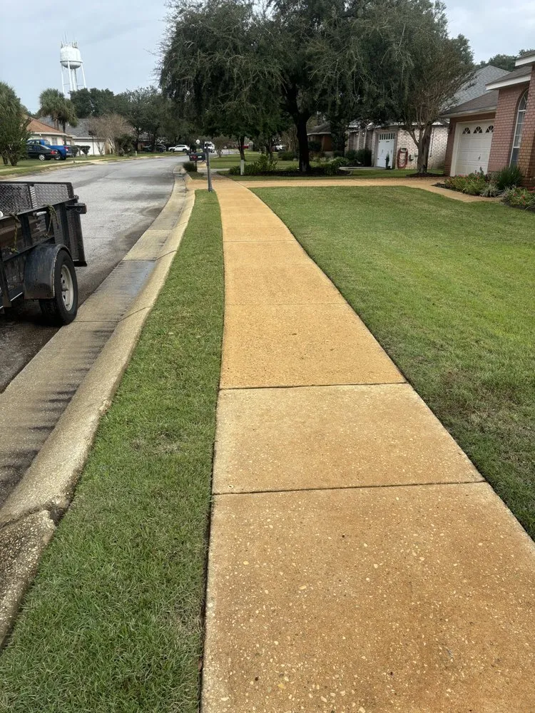 Affordable residential landscaping for homes across Gulf Breeze, FL - Sunny Dayz Lawn Care