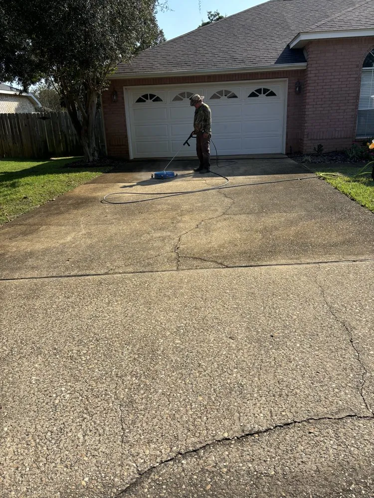 Top-rated garden landscaping experts serving Gulf Breeze, FL - Sunny Dayz Lawn Care