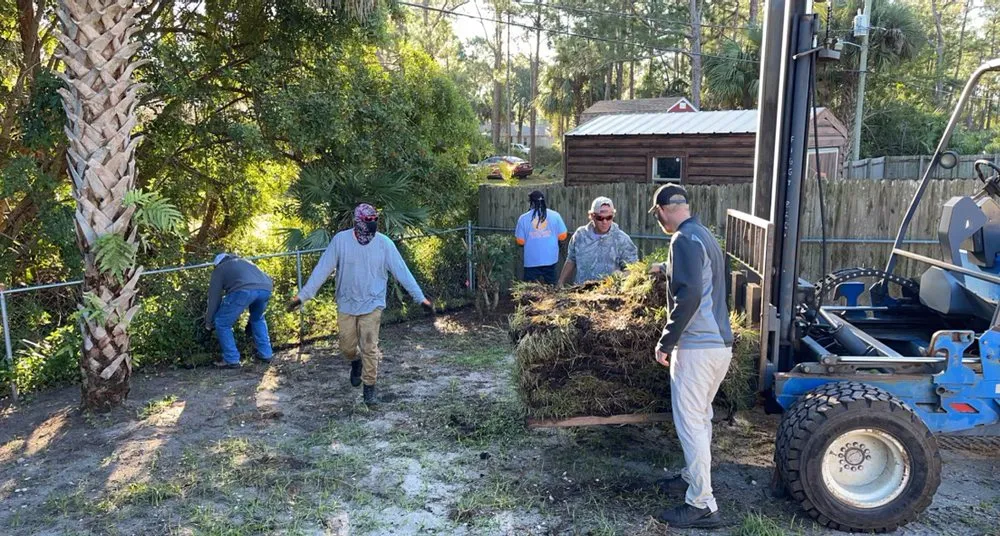 Local lawn care service for homes across Grant Vlkria, FL - Sunny Sod Up