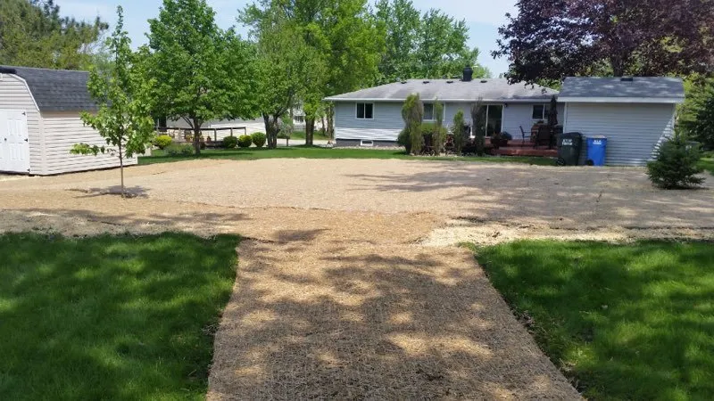 Custom outdoor landscaping experts serving Pardeeville, WI - Sunnyridge Farm