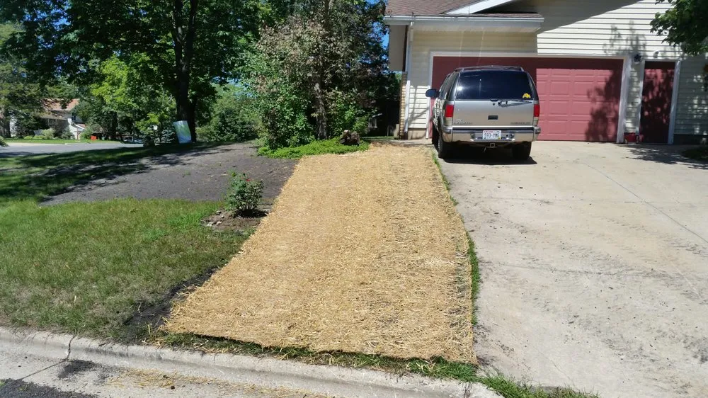 Expert lawn care service experts serving Pardeeville, WI - Sunnyridge Farm