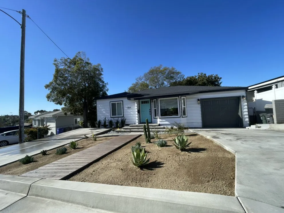 Reliable lawn care service with custom design across Escondido, CA - Sunnyside Landscape