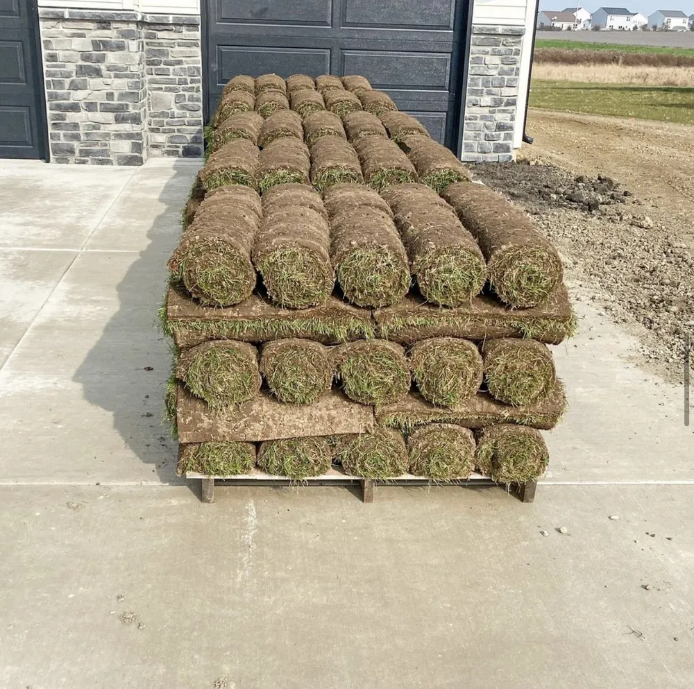 Professional garden landscaping for beautiful yards in Carmel, IN by SunnySide Landscapes