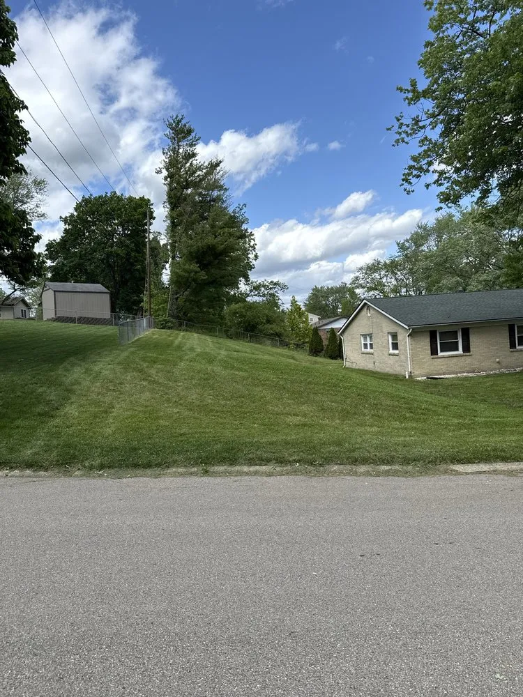 Top-rated landscape design in Huber Heights, OH by Sunnyside Lawncare