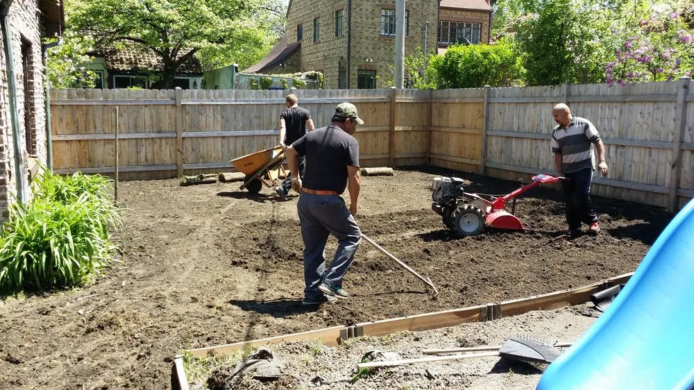 Expert yard maintenance for beautiful yards across Bridgeview, IL - Sunnyview Landscaping