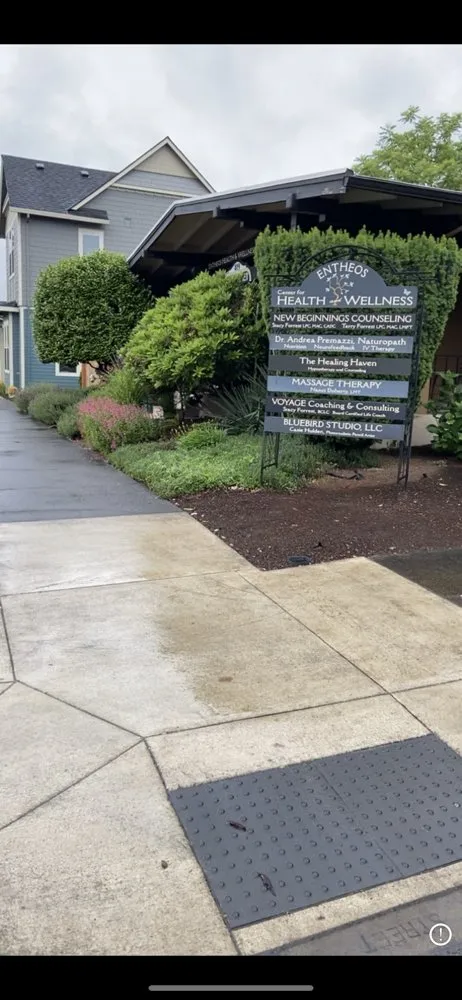 Top-rated lawn mowing service in Clackamas, OR by Sunrise Groundworks