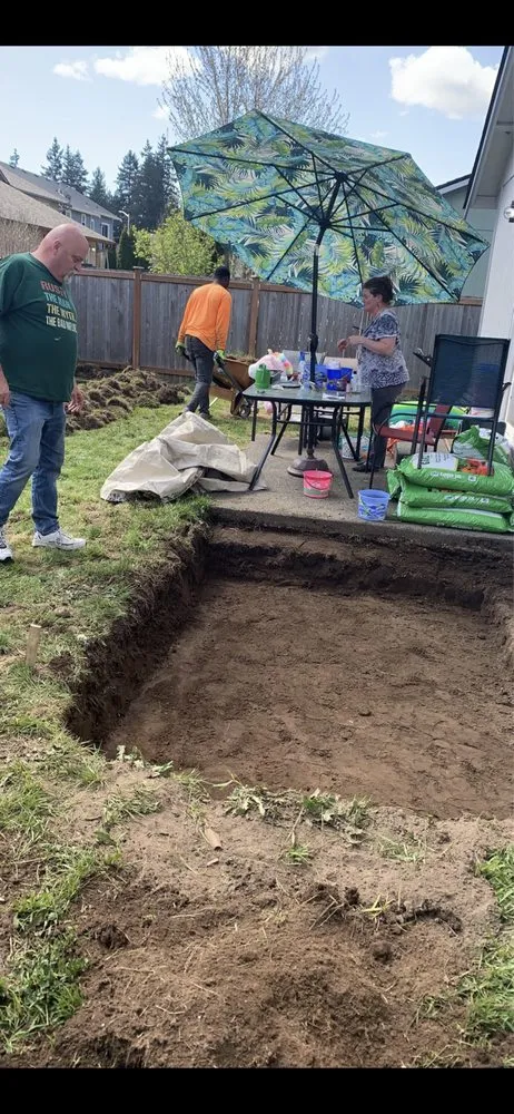 Trusted yard cleanup service with custom design across Everett, WA - Sunrise Landscaping