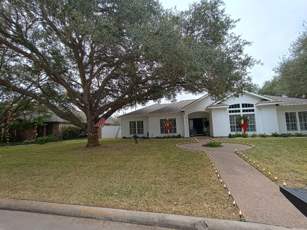 Top-rated lawn mowing service in Corpus Christi, TX by Sunrise Lawn Service