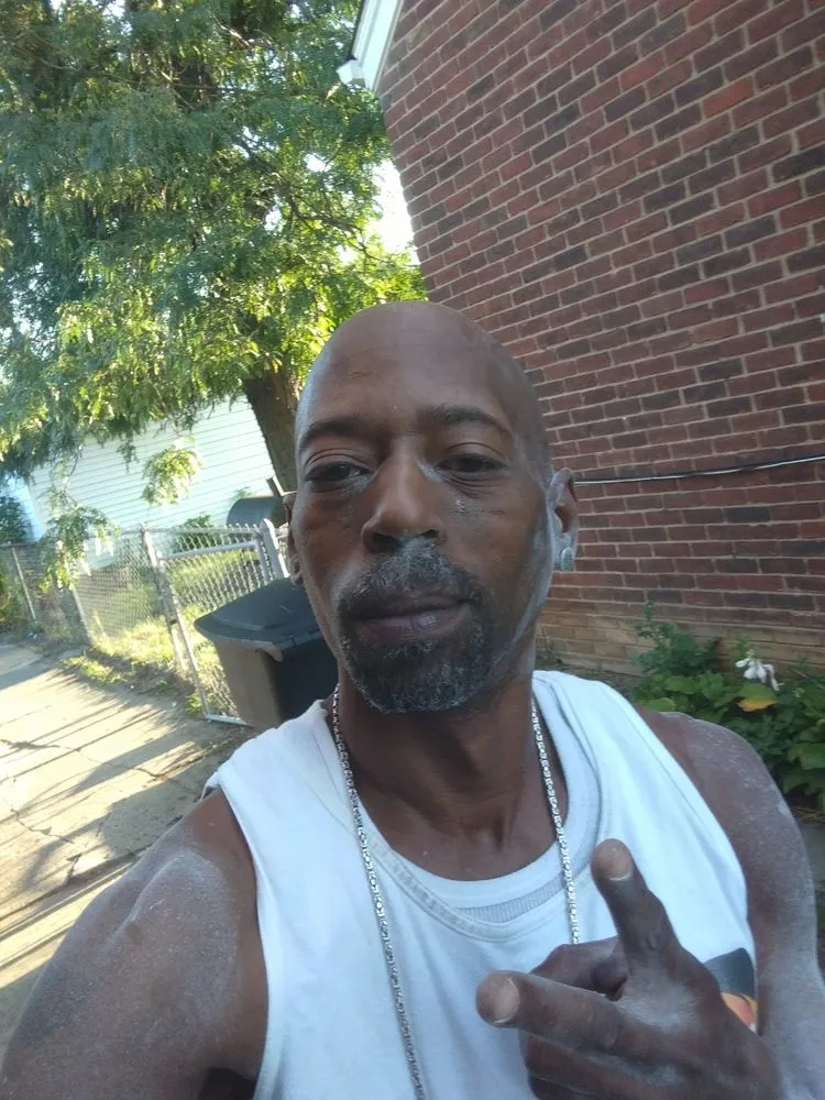 Top-rated yard maintenance in Detroit, MI by Suns pro painting and Landscaping