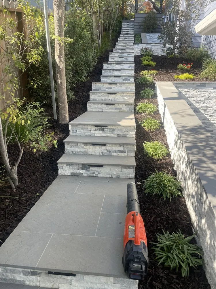 Expert lawn care service in Redwood City, CA by Sunset Lanscaping