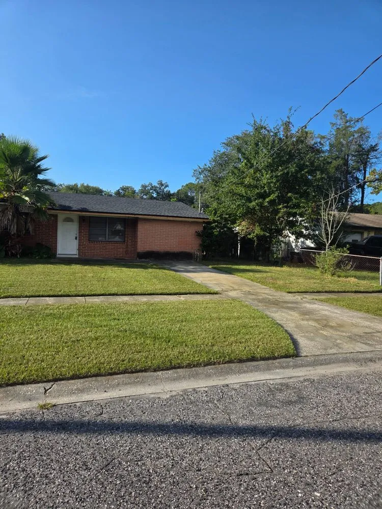 Custom yard maintenance for year-round maintenance in Jacksonville, FL by Sunshine Landscape Design