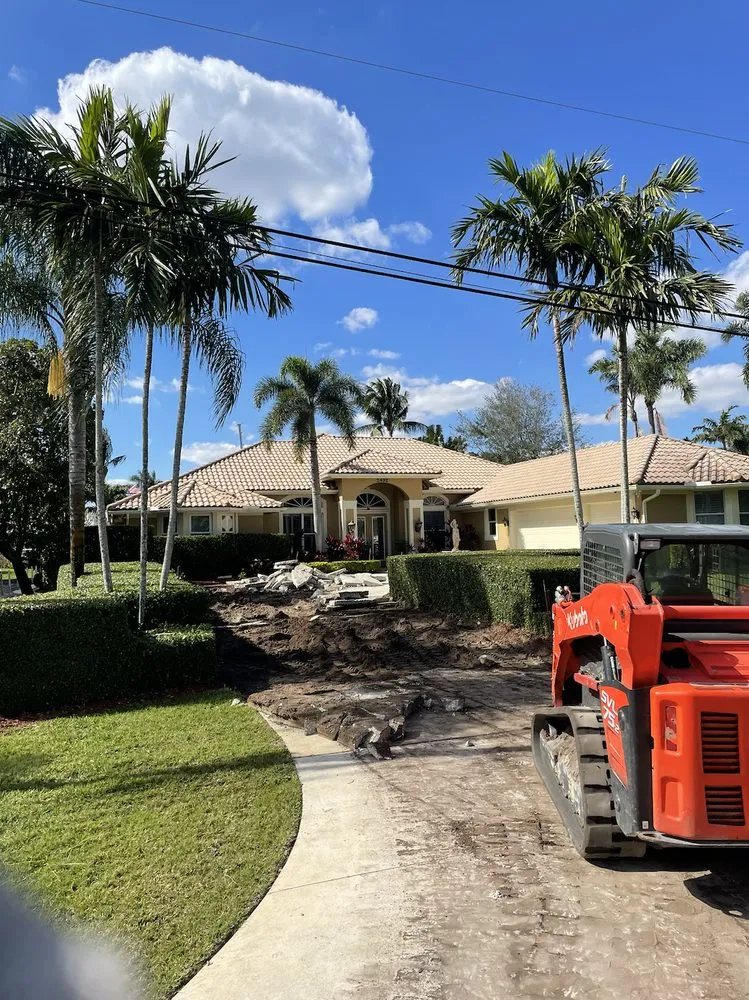 Custom yard cleanup service in Fort Pierce, FL by Sunshine Landscaping