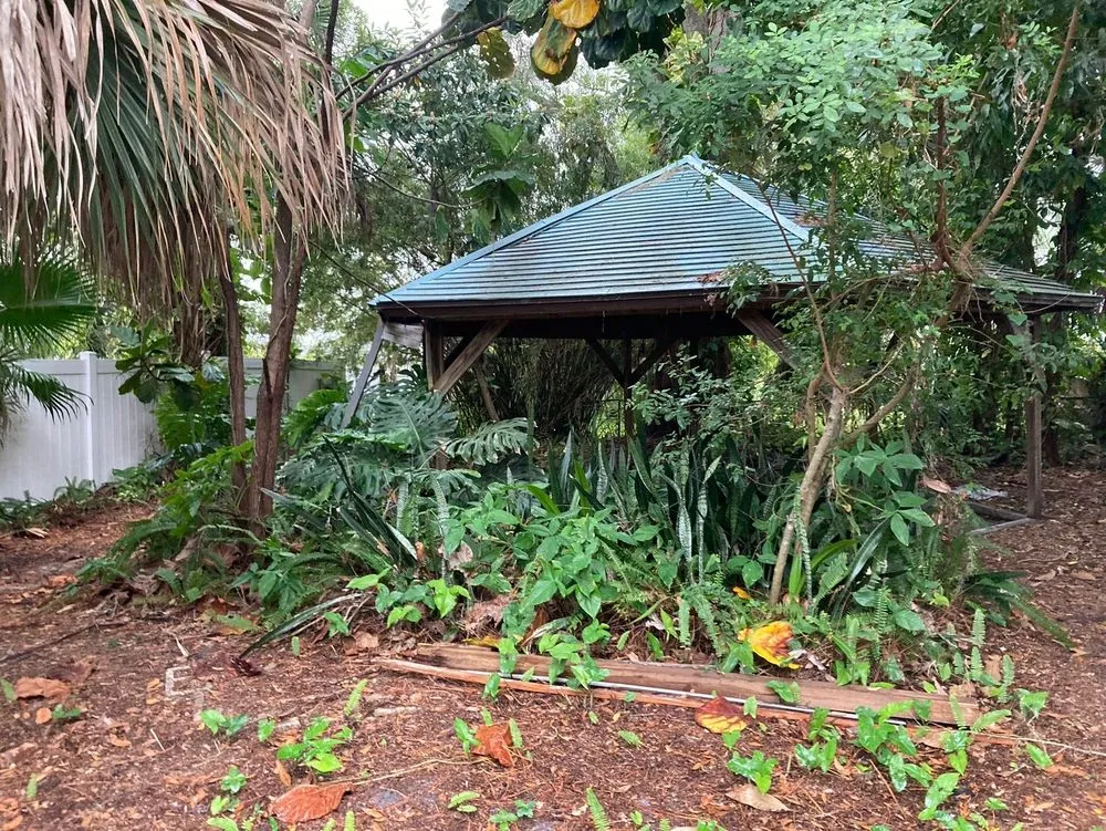 Custom garden landscaping in Oldsmar, FL - Sunshine Services