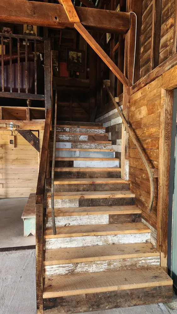 Custom yard cleanup service for year-round maintenance in Glasco, NY by Sunshine Valley Construction & Landscaping