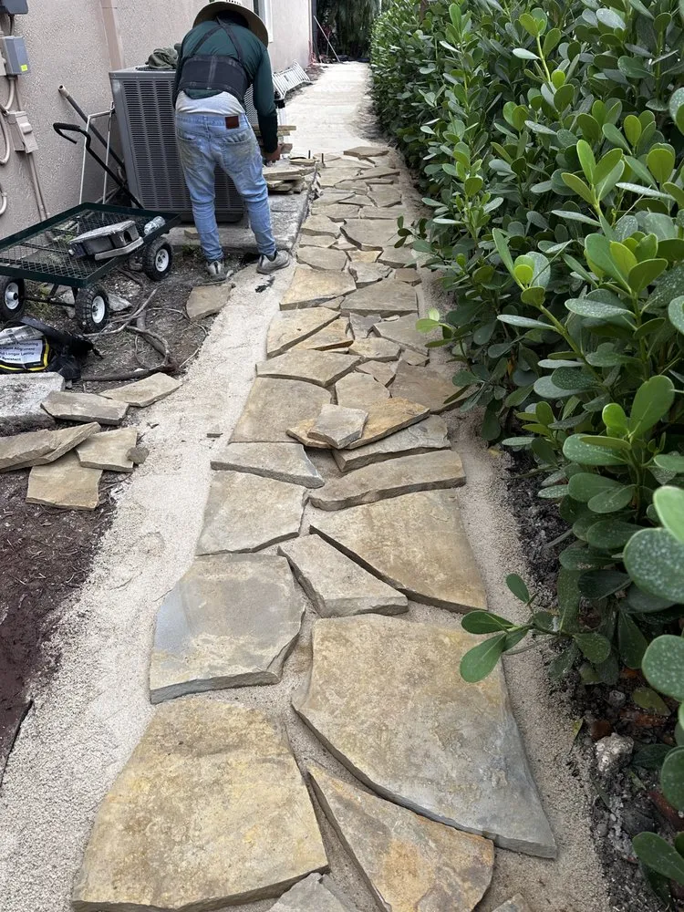 Local yard maintenance for residential properties in Fort Lauderdale, FL by Sunview Landscaping & pressure cleaning