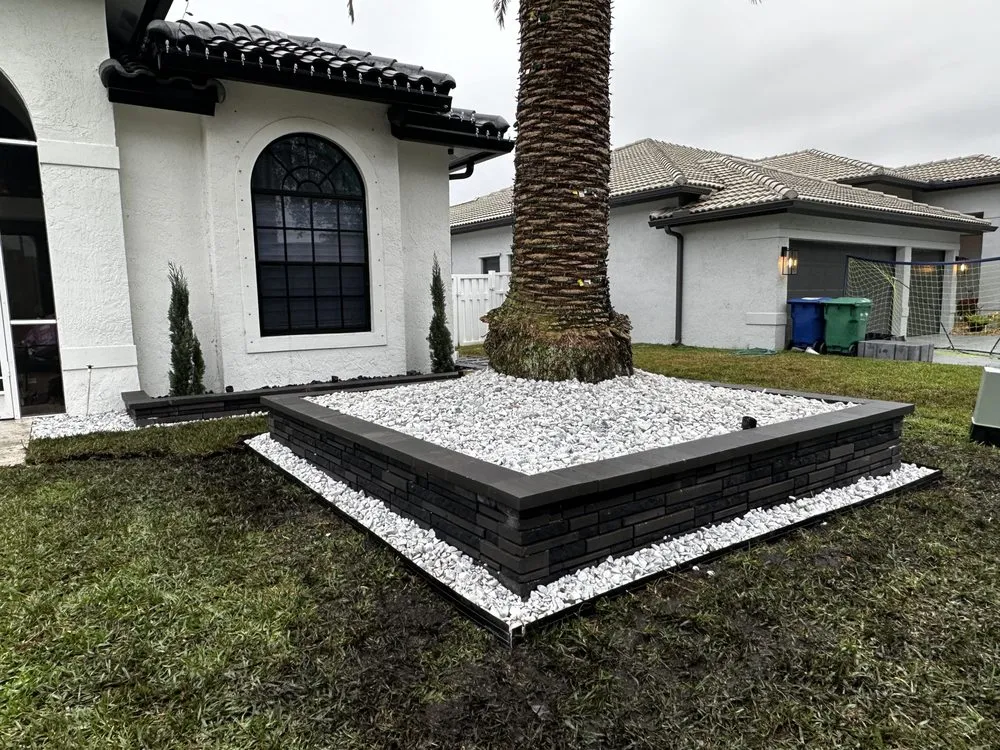 Professional yard cleanup service in Fort Lauderdale, FL by Sunview Landscaping & pressure cleaning