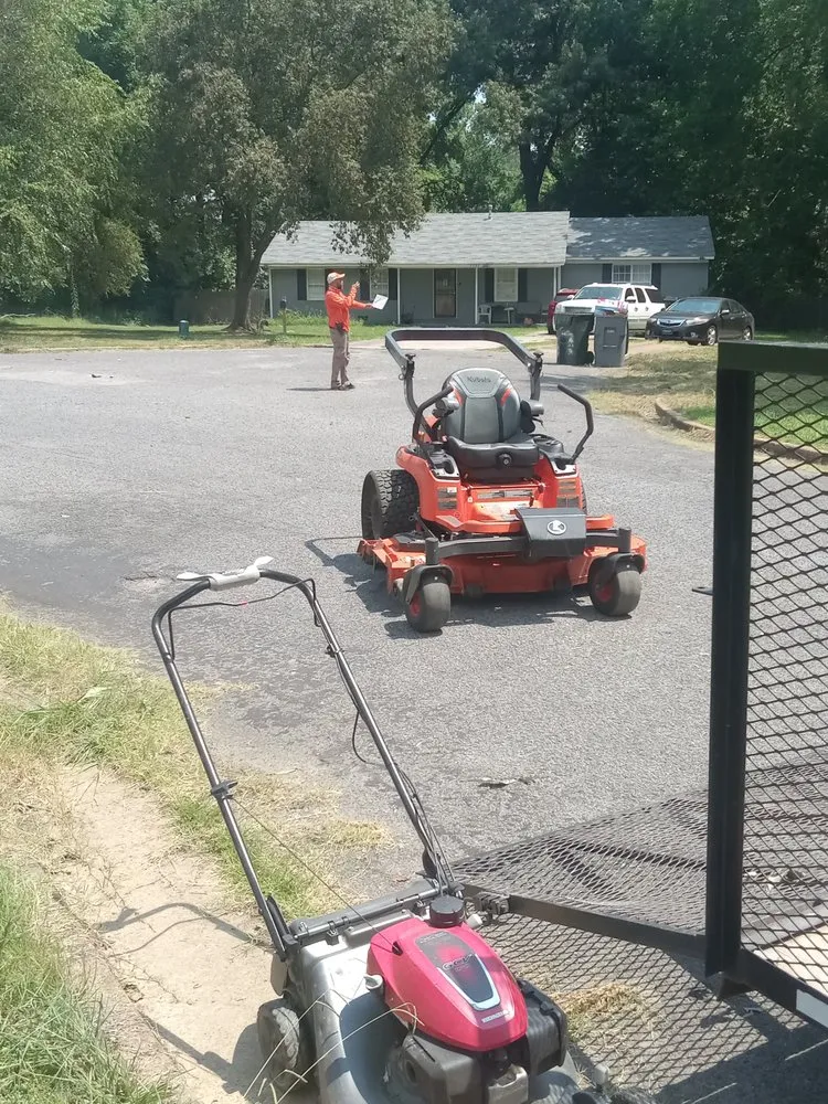 Custom lawn care service for year-round maintenance across Murfreesboro, TN - Super Clean Mulch And Out Door Service