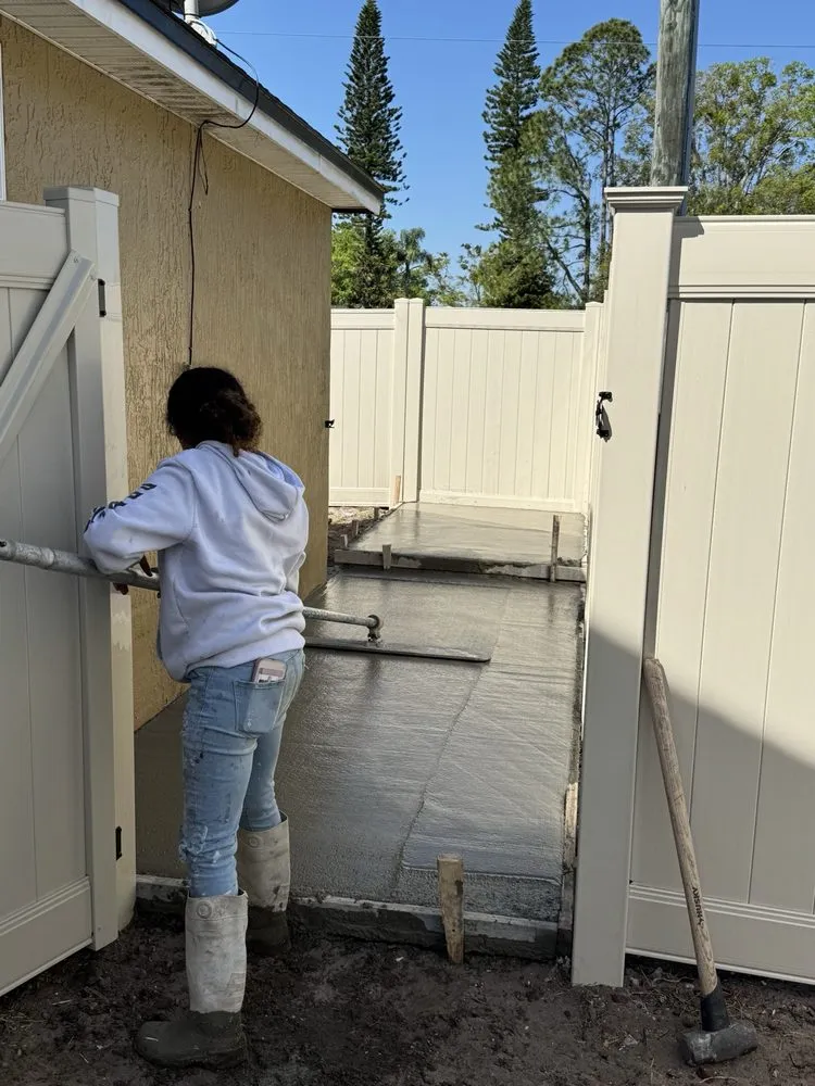 Custom lawn mowing service for homes across Casselberry, FL - Super Scapes